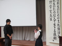 ４